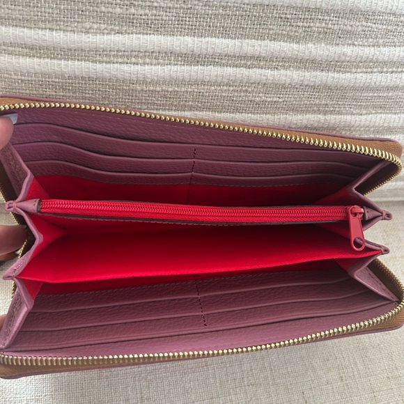 Dooney & Bourke Mauve Leather zip Wallet wristlet - Picture 6 of 7